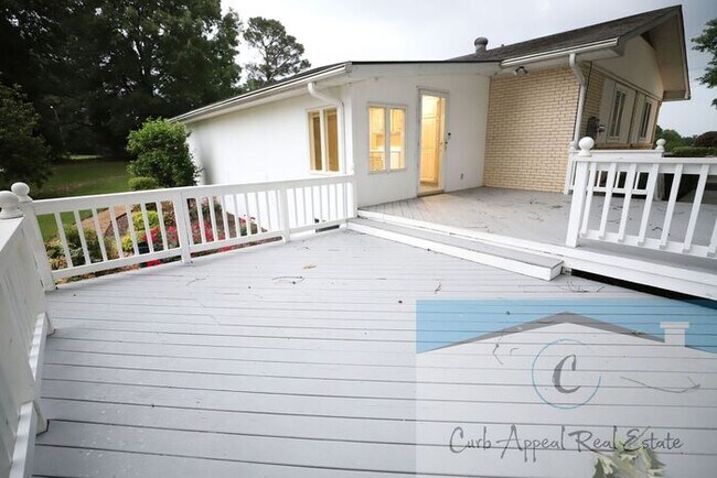 Building Photo - Westside Schools - 3 bed/ 2 bath 2,300 sq.ft.., den/family room, deck in the country on a paved r...