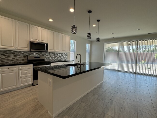 Building Photo - 51660 Whiptail Dr