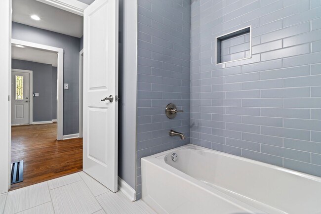 Building Photo - Newly Renovated, In-law Suite, Master on t...