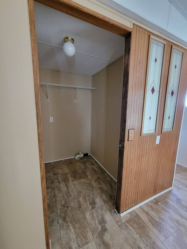 Building Photo - Ready to Move in