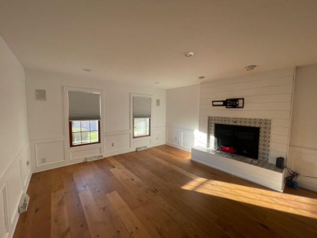 Building Photo - 2490 Dogwood Dr