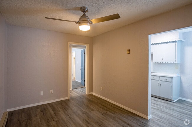 1BR, 1BA - 550SF - Lacarolyn Apartments