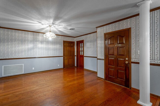 Building Photo - 17 Barnhardt Cir