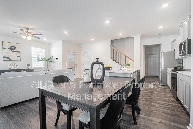 Building Photo - 607 Silver Moon Dr