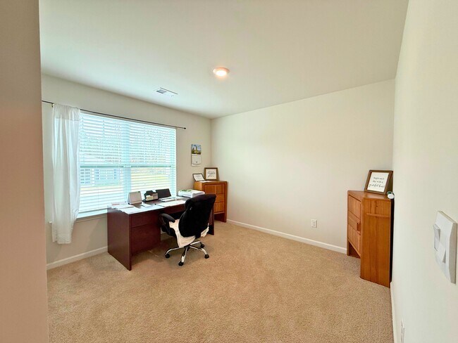 Building Photo - 605 Palmerston Dr