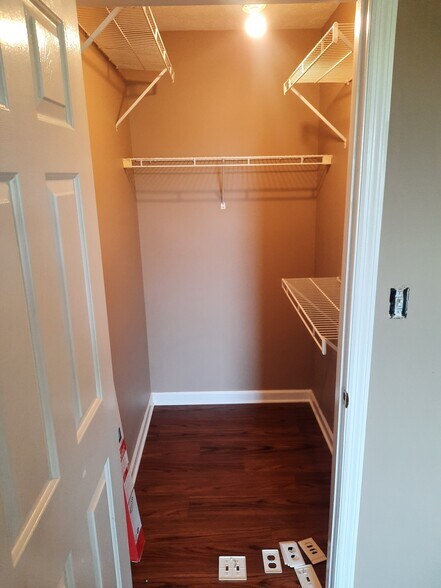 Building Photo - 125 Mallory Ct