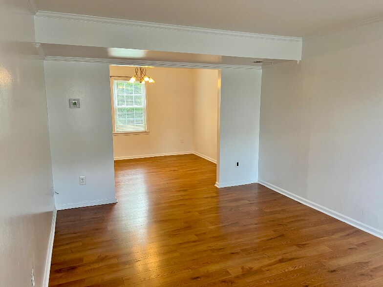Building Photo - 918 Sherwood Ct
