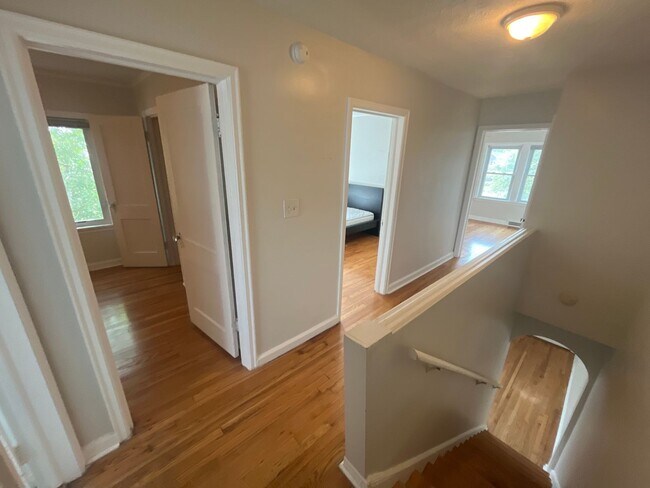 Building Photo - 3BR Duplex Midtown- June 1 move-in