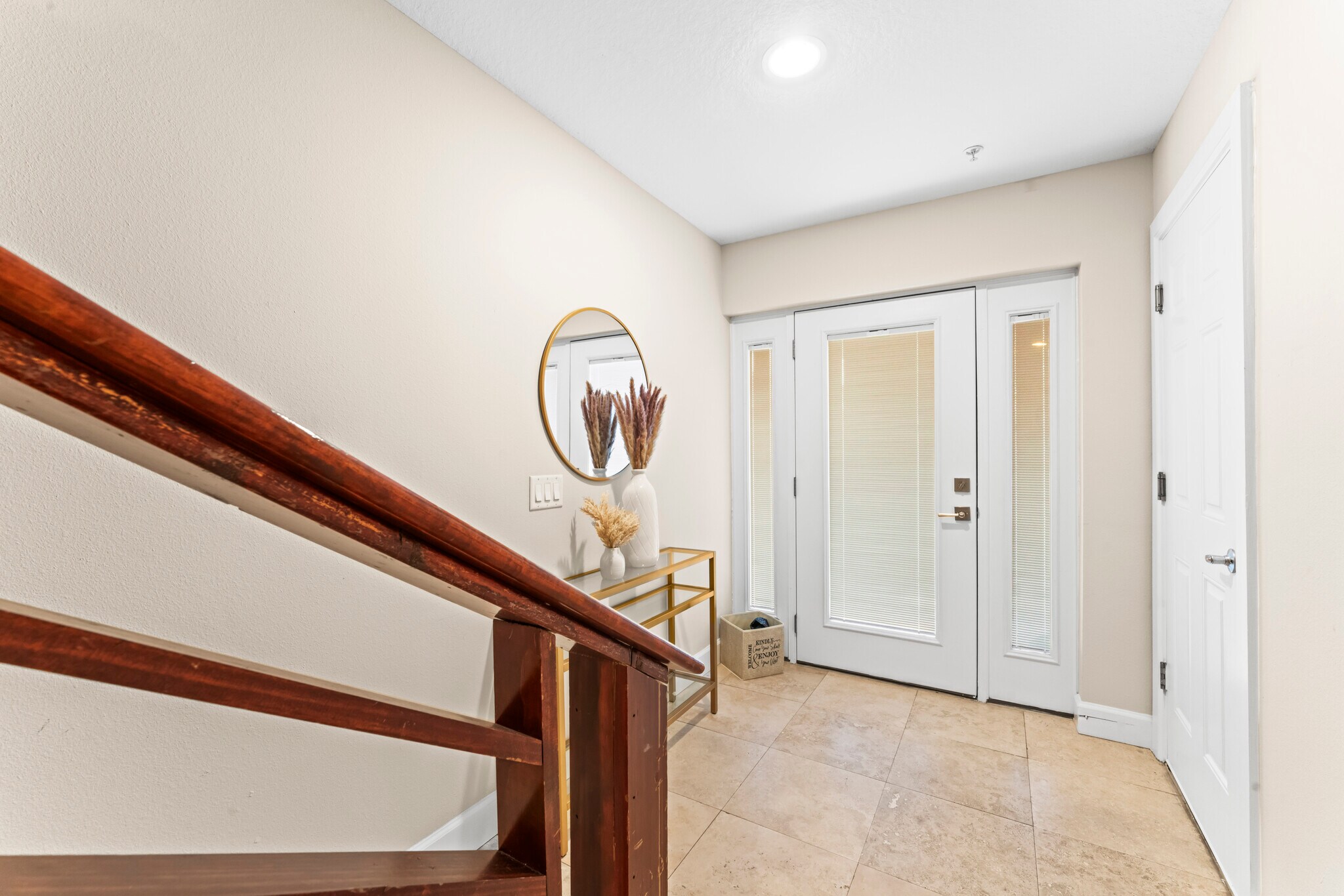 Front Door entry - 113 S Newport Ave