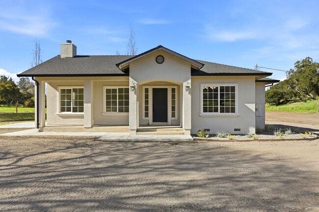 Building Photo - Beautiful Gated Country Property