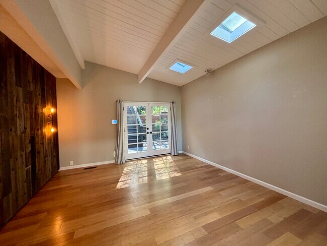 Building Photo - 6207 Westover Dr