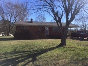 Building Photo - 1008 Sides St