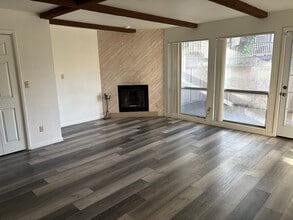 Building Photo - Recently remodeled Condo close to College