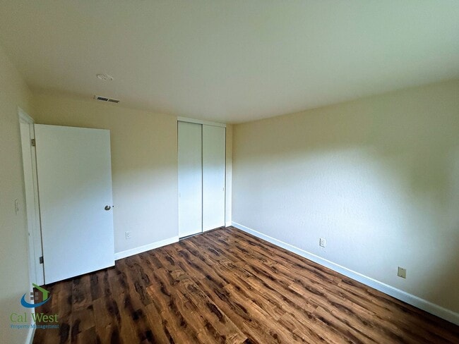 Building Photo - 1370 Fernwood Ln