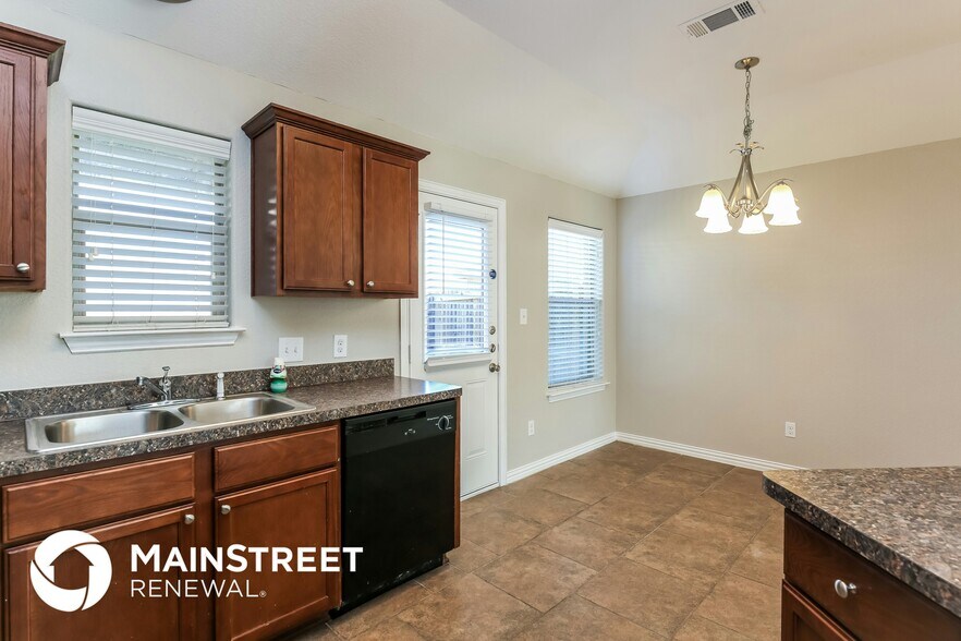 Building Photo - 3428 Heatherbend St