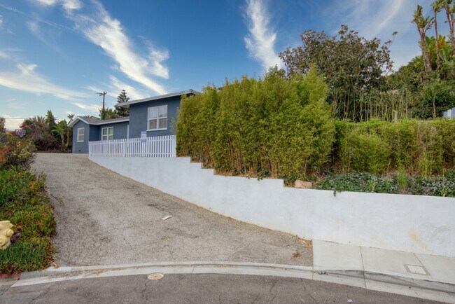 Building Photo - 2845 El Oeste Dr