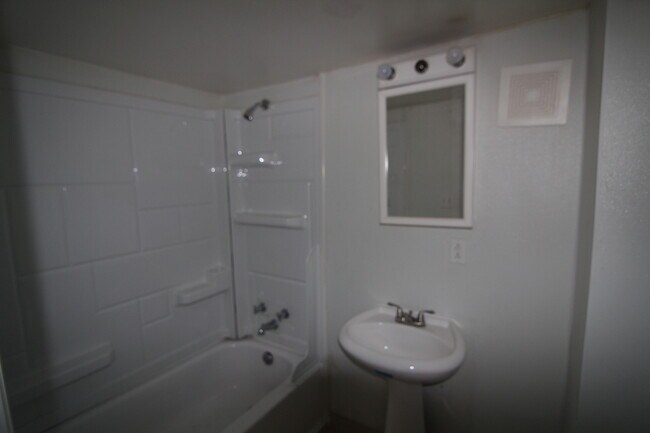 Building Photo - 448 5th St