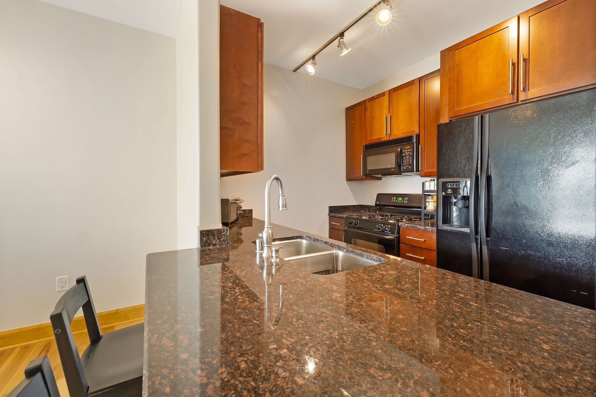 Building Photo - 1550 E Royall Pl