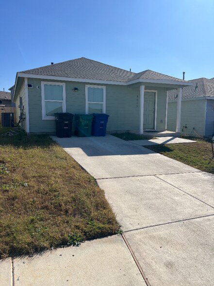 Building Photo - 8615 Astral Pl