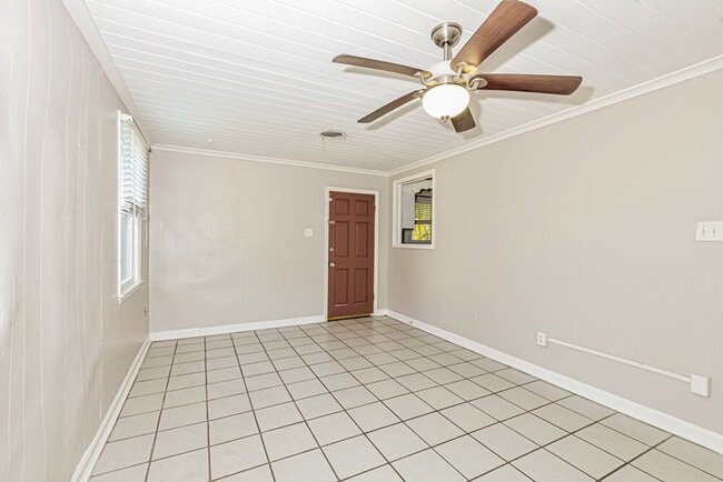 Building Photo - 1172 Oak Ridge Dr