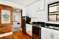 Building Photo - 208 E 82nd St