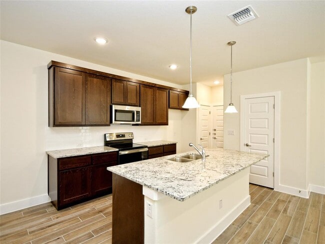 Building Photo - 408 Parkline Dr