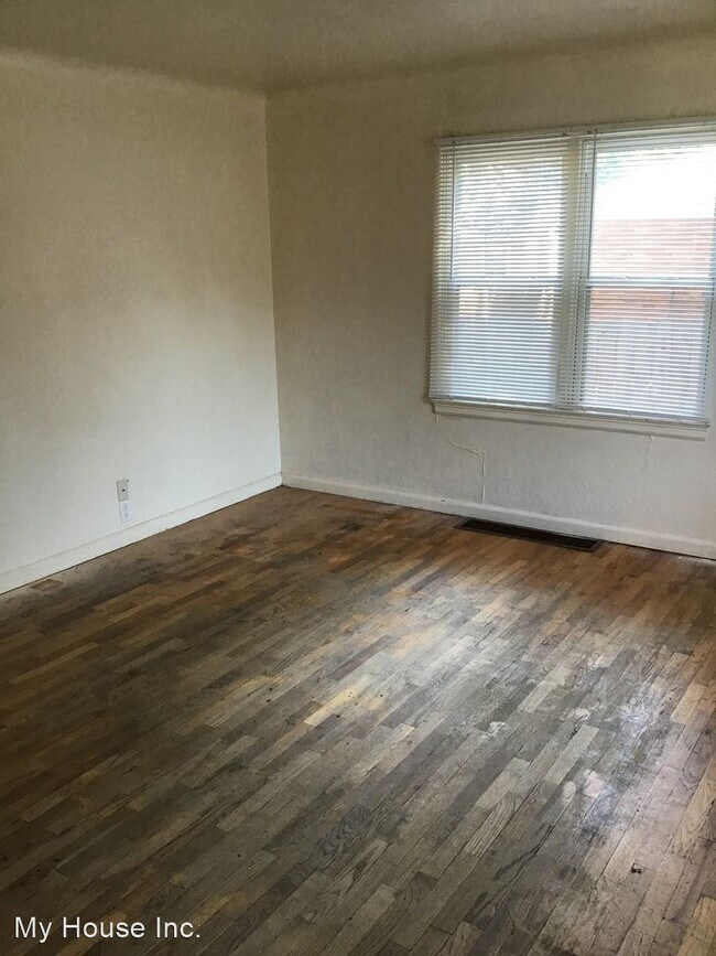 Building Photo - 3 br, 1 bath House - 1120 West Myrtle Street