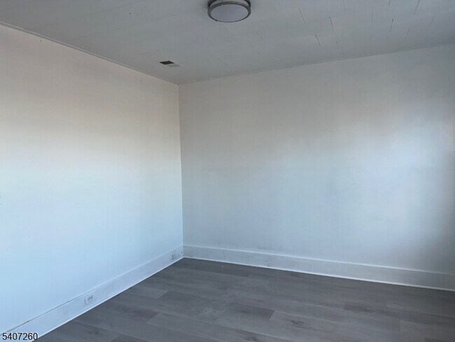 Building Photo - 336 Broad St