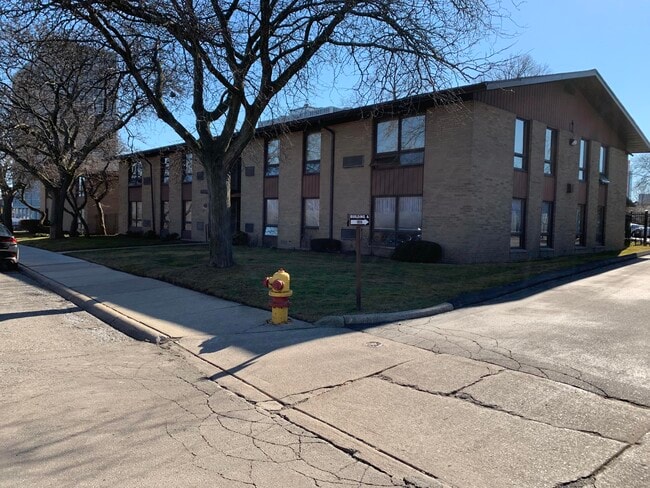 Building Photo - 1575 Cherboneau Pl