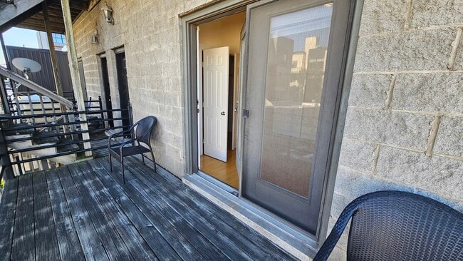 Building Photo - 511 N Hartland Ct