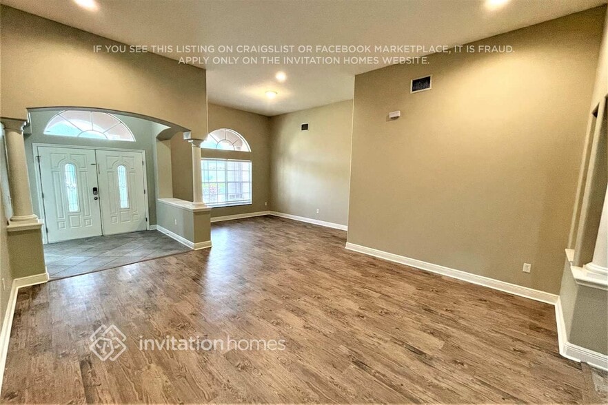 Building Photo - 1845 Beaconsfield Dr