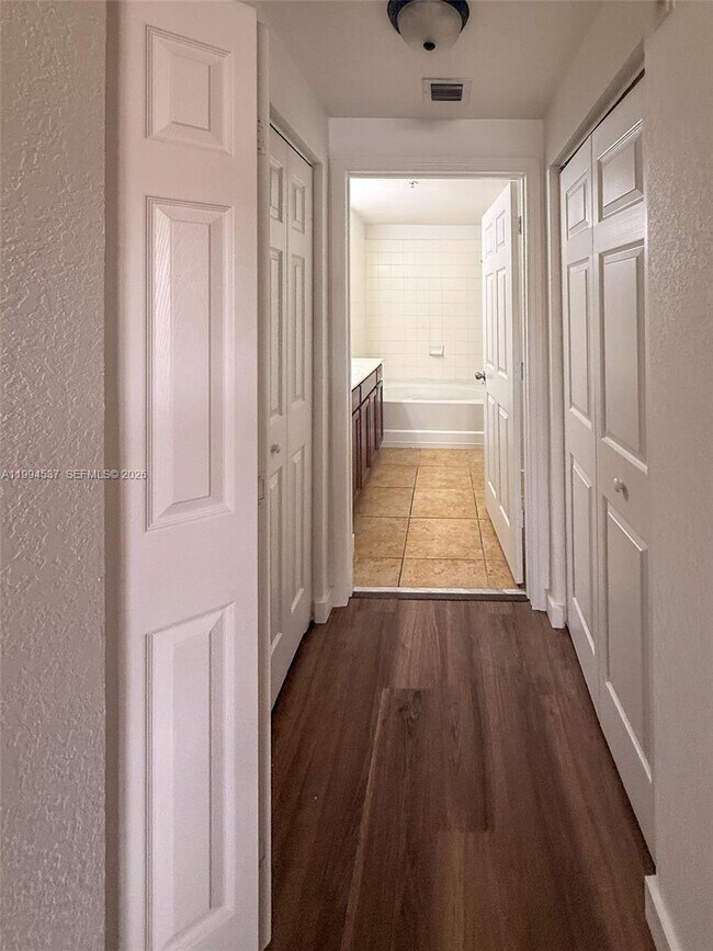 Building Photo - 8899 NW 107 Ct