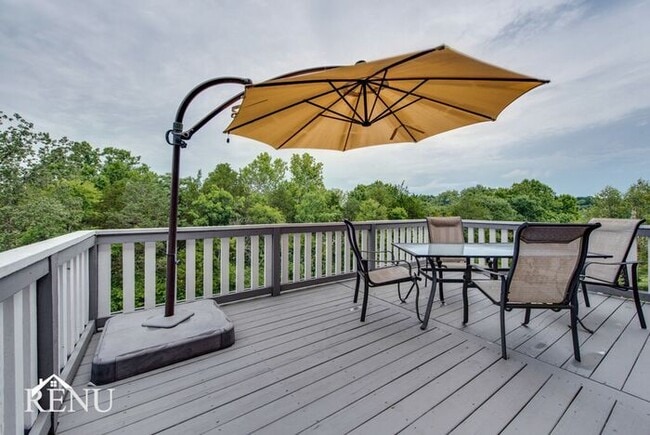 Building Photo - 1338 Sweetwater Dr