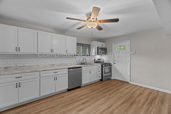 Building Photo - 201 Sadonia Ave