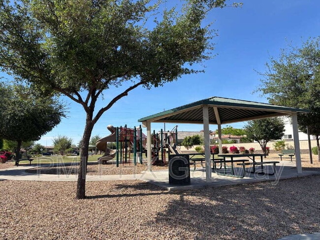 Building Photo - 2685 E Ebony Dr