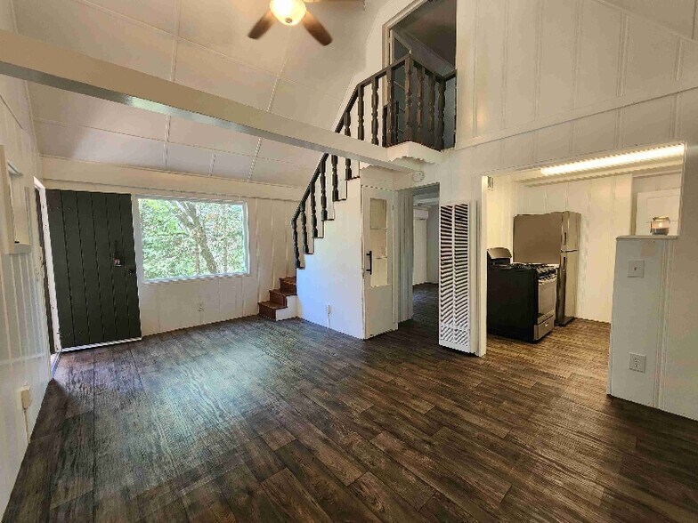 Building Photo - 825 Sierra Vista Dr