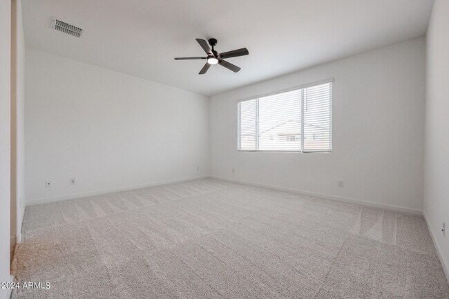 Building Photo - 7680 W Honeysuckle Dr