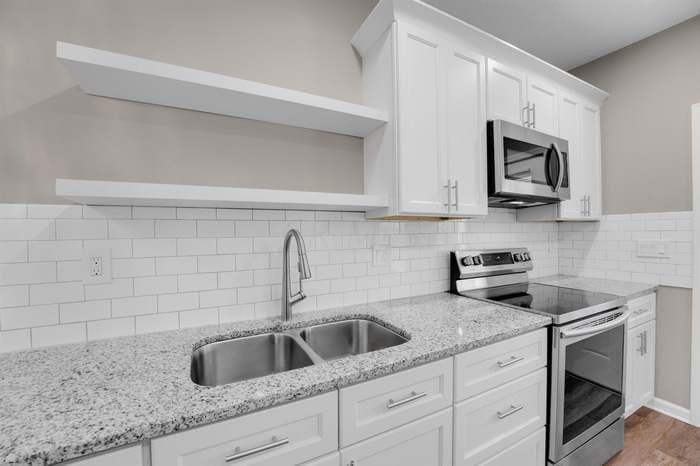 Building Photo - 695 Reinhard Ave