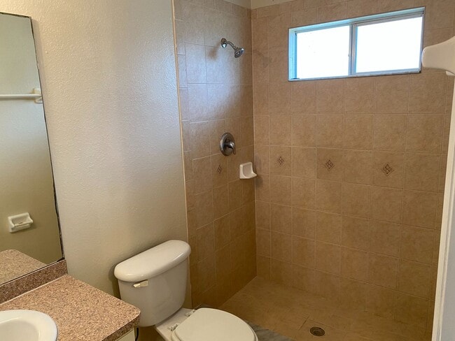 Building Photo - 1416-1418 W 12th St