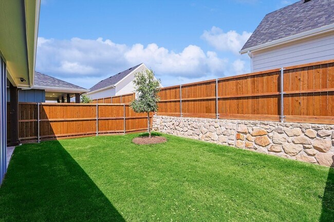 Building Photo - 514 Woodside Trl