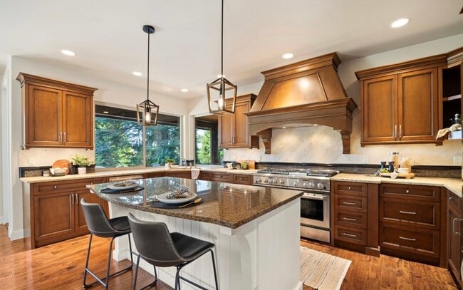 Building Photo - Beautiful Home in Semiahmoo!
