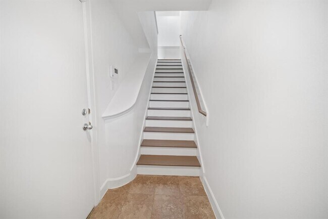 Building Photo - 7650 Springhill St