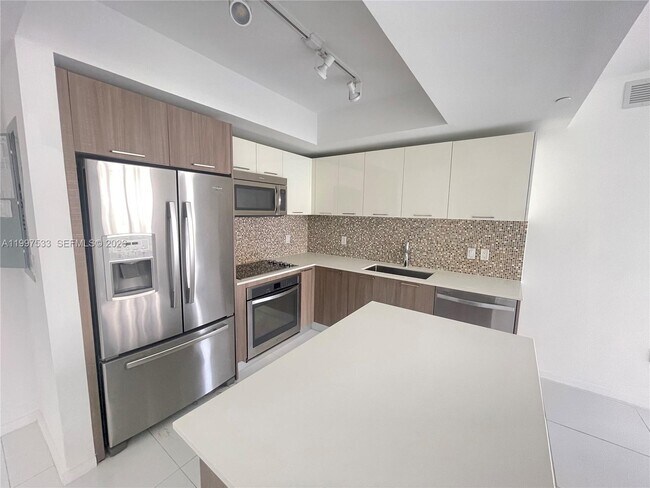 Building Photo - 5252 NW 85th Ave