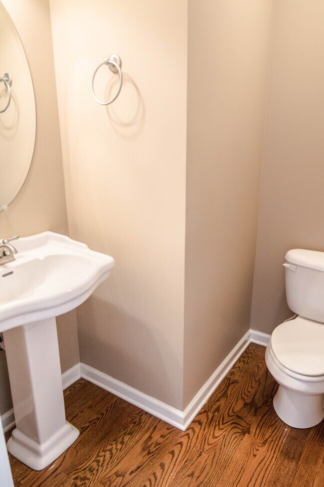 Building Photo - Pet Friendly Three Bedroom with Bonus!