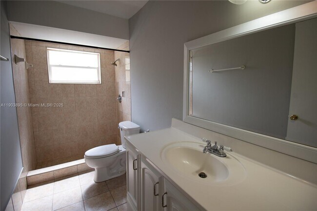 Building Photo - 420 SW 62nd Ave