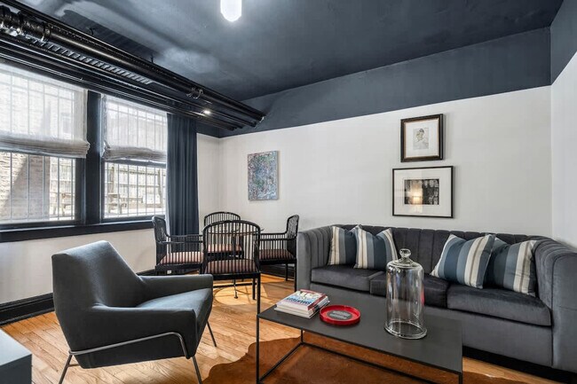 Primary Photo - 1423 W Addison St