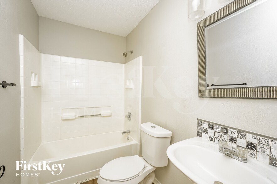 Building Photo - 2553 Big Spring Dr