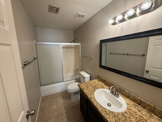 Building Photo - Beautiful & Cozy Chandler Home!