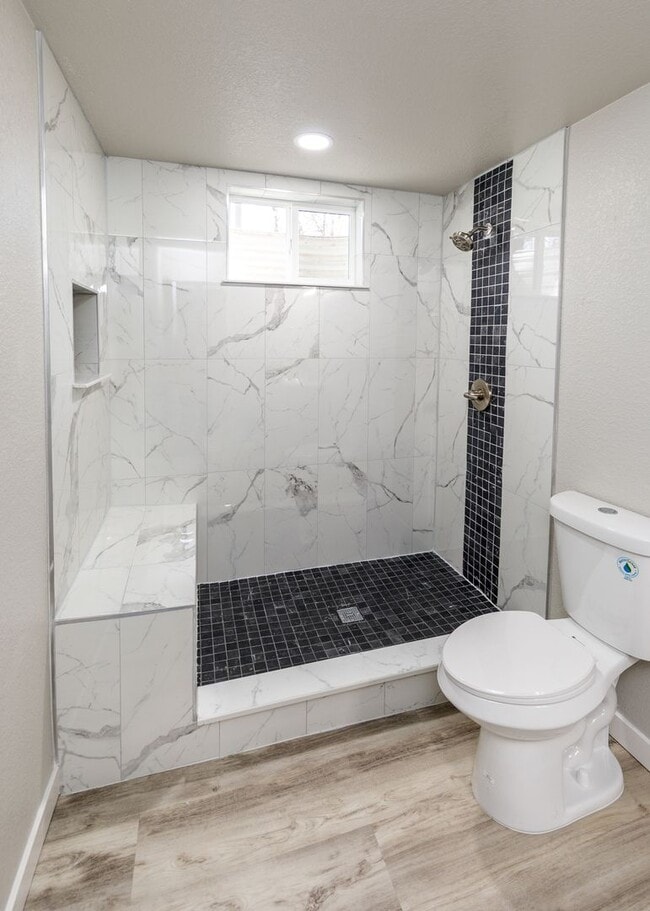 Building Photo - Newly Remodeled 5 Bed Home with Huge Yard