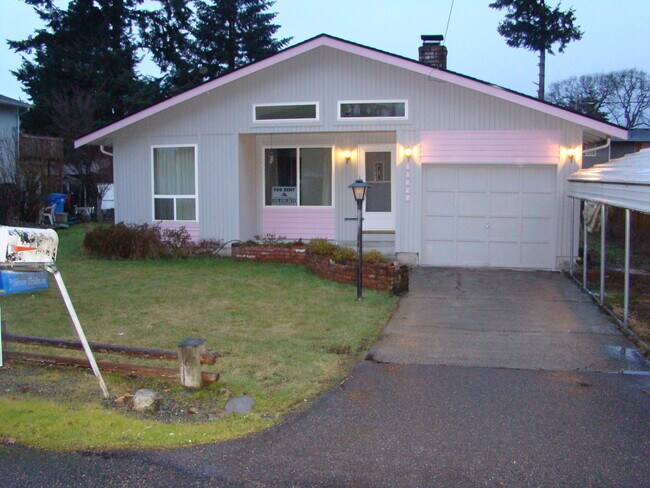 Building Photo - Spacious 1 Bedroom House!
